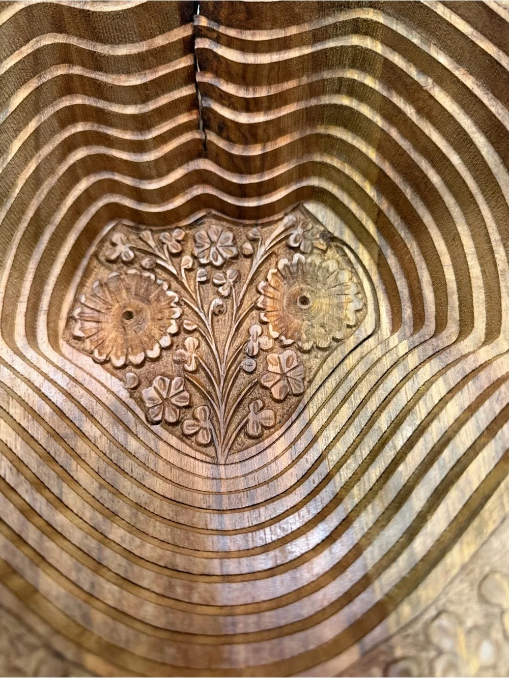 Hand-Carved Wooden 3D collapsible fruit basket